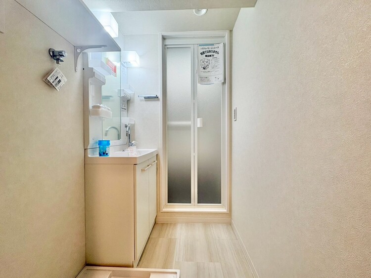 その他 十分な広さの脱衣所。