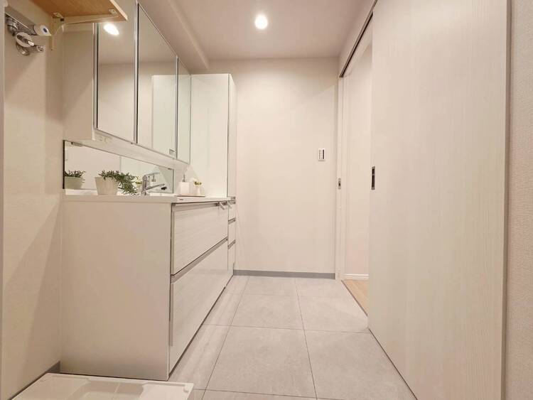 その他 十分な広さの脱衣所。