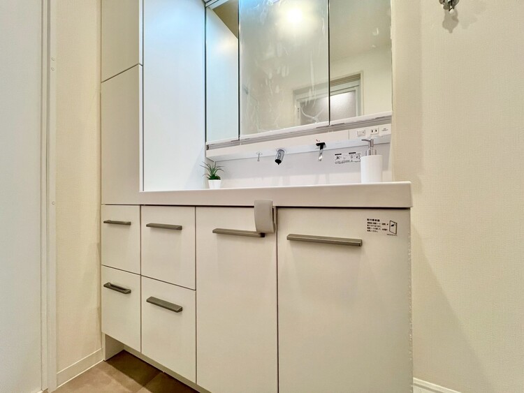 その他 清潔感を感じられる洗面化粧台。
