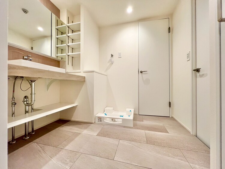 その他 十分な広さの脱衣所。