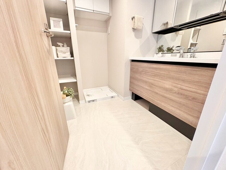 その他 十分な広さの脱衣所。