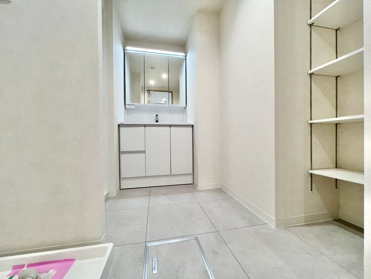 その他 十分な広さの脱衣所。