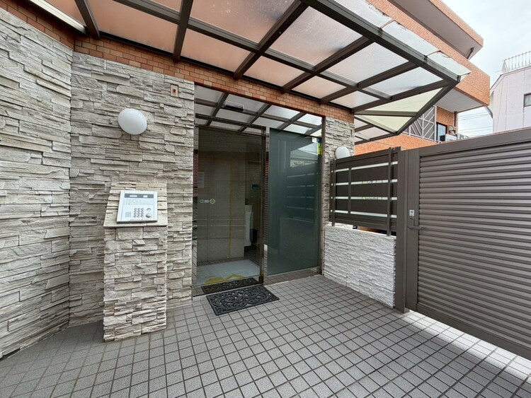 その他 上質感漂う玄関アプローチです。