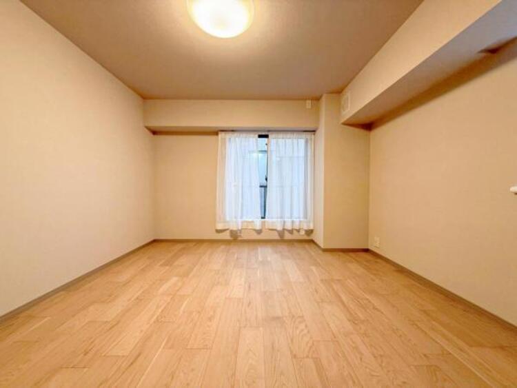 内装 自分の時間を充実させながら心豊かにできるプライベート空間！！穏やかな寛ぎを届ける仕様のゆとりある居室。個室のお部屋が欲しいという要望に応える設計で、過ごす時間が長くてもゆったり落ち着いて過ごせそう！！ 