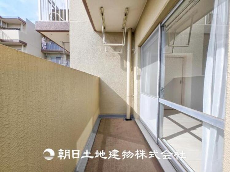 バルコニー 【バルコニー】太陽に愛された家。陽当り・通風に優れた魅力的で快適さを追求した住宅です。