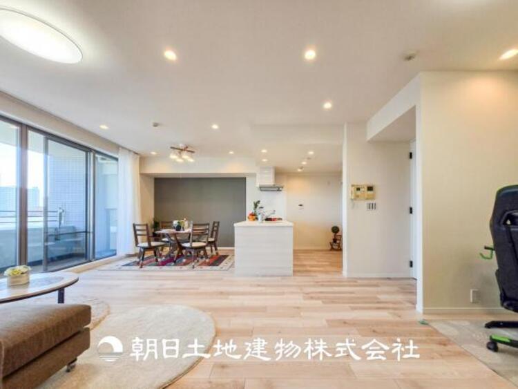 その他 【リビング】家族や友人との時間など、１番多くの時間を過ごす空間だからこそ落ち着いた空間になります。