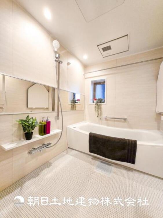 その他 【浴室】1日の疲れを癒すバスタイム。心地よいリラックスを叶える独立した美しい空間です。