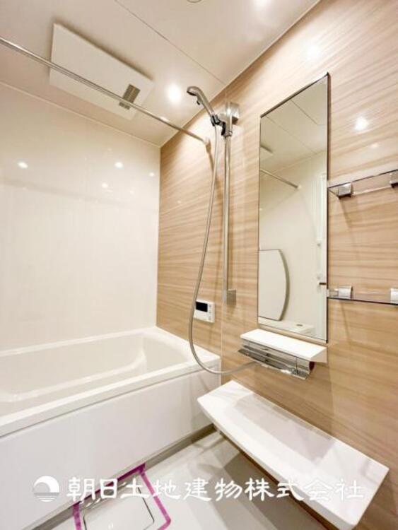 風呂 【浴室】浴室暖房乾燥機付きバスルーム。ゆったり寛げる空間です。