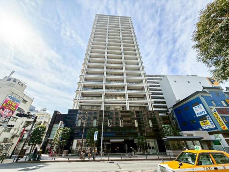 外観 開放感があり日当りも良好です！目の前に広がる開放感とゆとり。暮らしの夢を育む住まいがここにあります！穏やかな風と陽光を導き、プライバシーに配慮された設計プランで居住性を一段と心地よいものにしています！ 