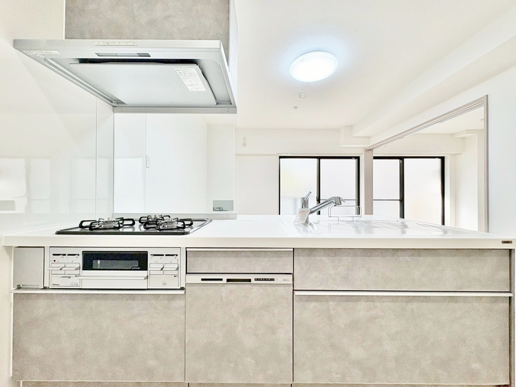 キッチン スマートな意匠と充実の機能を備えたキッチンが、暮らしにおいしい彩りを添えます。