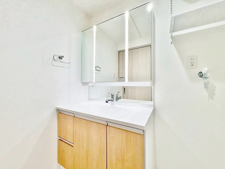 洗面 何かと物が増える場所だからこそ、スッキリと見映えの良い空間に。