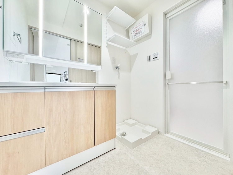 洗面 清潔感と心地よさを重視した、上質感漂うパウダールーム。