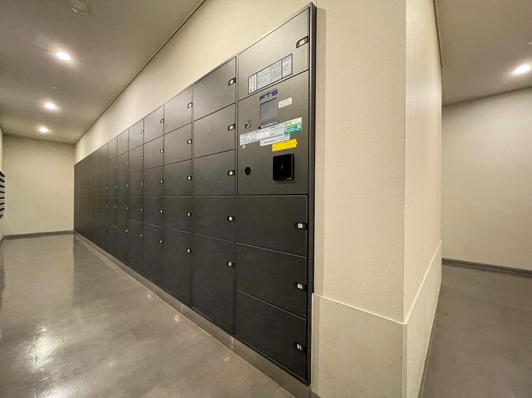 設備 共用部分の宅配ボックスです。留守中の荷物受け取りもできるので、安心して外出ができますね。