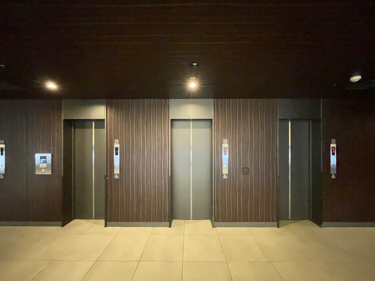 設備 エレベーターの管理も、きちんと行き届いてます。