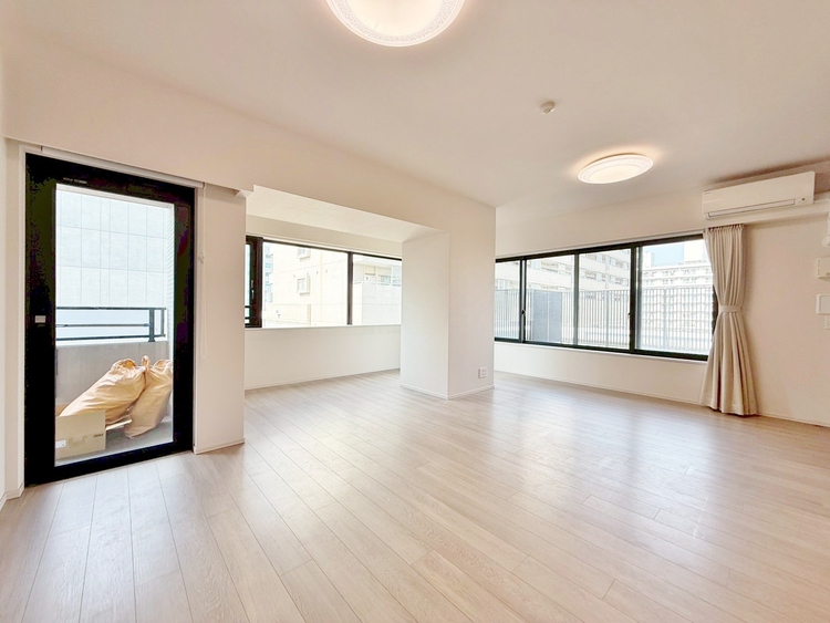 居間 快適に過ごす毎日を求めて、暮らしの中でご自身の「マイホーム」に創り上げてください。