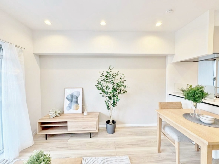 居間 居心地の良い空気感は、暮らしのステージを彩り、心からのやすらぎと満足感を与えてくれます。