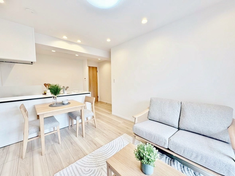 居間 飾り過ぎないシンプルな内装と偏り過ぎないデザインで統一しました。