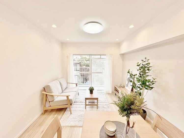 居間 快適に過ごす毎日を求めて、暮らしの中でご自身の「マイホーム」に創り上げてください。