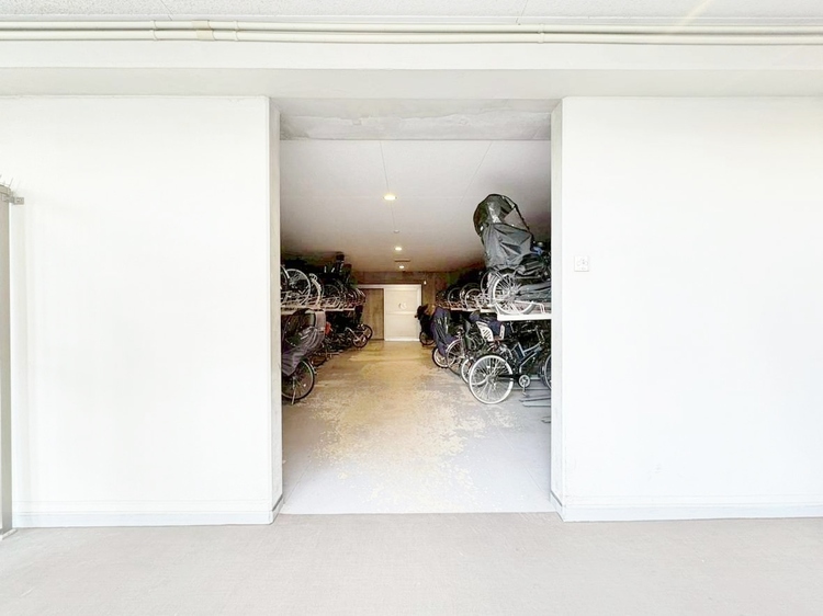 設備 きちんと整備された駐輪場。住む方の心遣いが感じられます。