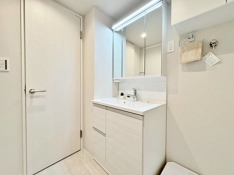 洗面 何かと物が増える場所だからこそ、スッキリと見映えの良い空間に。