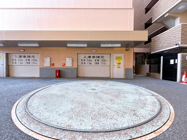 駐車場 本物件の駐車スペースです。車種制限のある場合もございますので、お気軽にお問い合わせくださいませ。