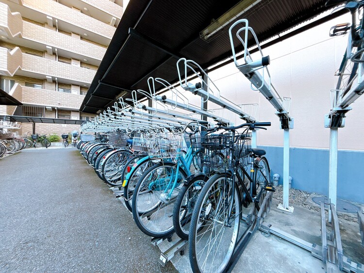 その他 きちんと整備された駐輪場。住む方の心遣いが感じられます。