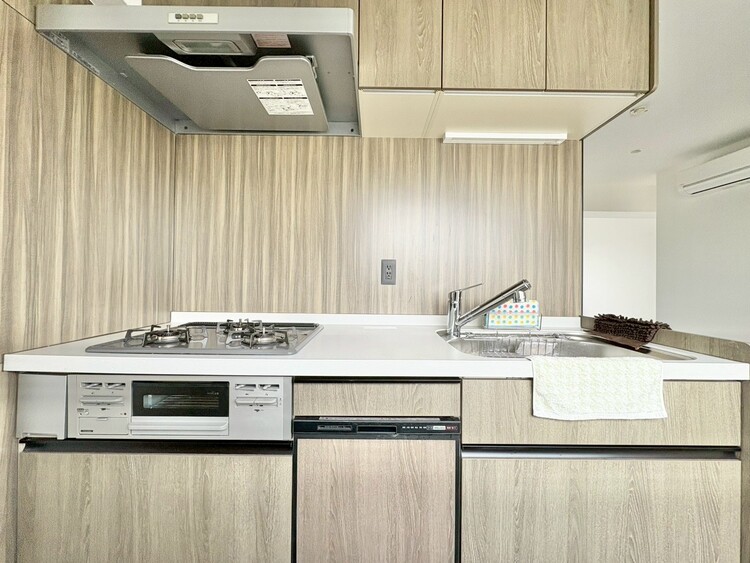 キッチン スマートな意匠と充実の機能を備えたキッチンが、暮らしにおいしい彩りを添えます。