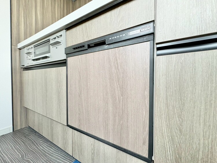 設備 食器洗いの負担を軽減。手荒れを抑えて、節水効果も見込めます。省スペースのビルトインタイプです。