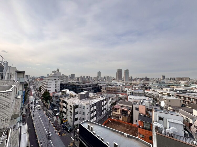 バルコニー 窓を開けると広がる青空。心をリフレッシュして日々を過ごしていきましょう。