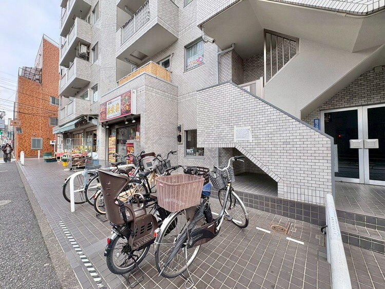 その他 きちんと整備された駐輪場。住む方の心遣いが感じられます。