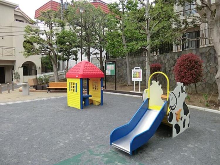 周辺 山手町公園　180ｍ