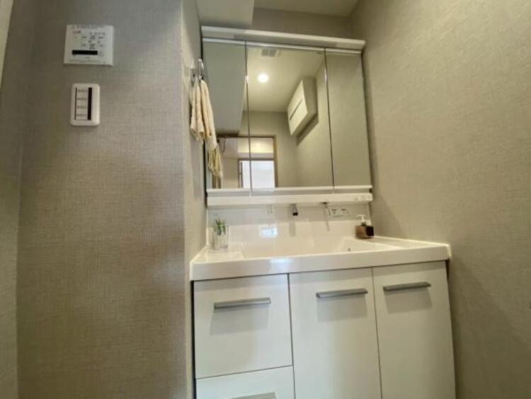 洗面 シンプルで清潔感のある洗面所で、毎日の生活が快適に。
