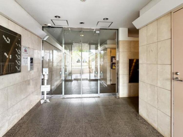 エントランス エントランスは、まさに顔となる場所。シンプルながらも格調高い雰囲気を漂わせて上質な空間。