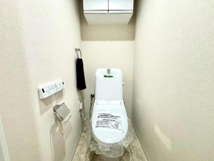 トイレ 毎日使う場所だからこそ、使い勝手を考慮しました。白を基調に、飽きのこない空間は質感豊かな仕上がりとなっております。