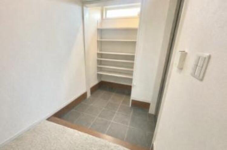 その他 収納豊富なシューズクロークがございます。