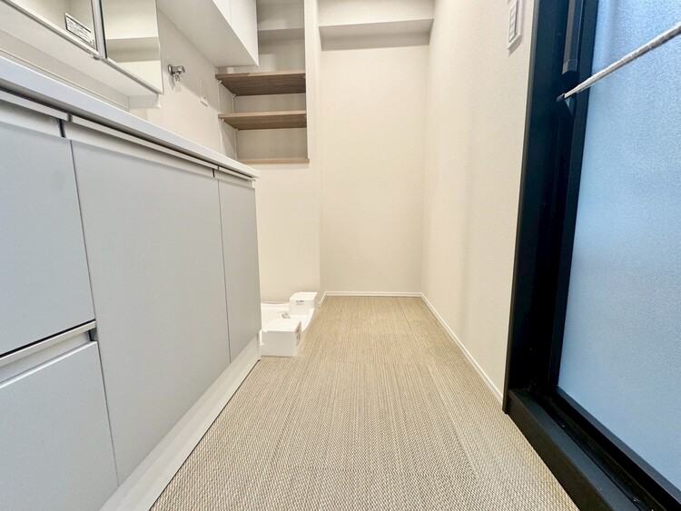 その他 十分な広さの脱衣所。