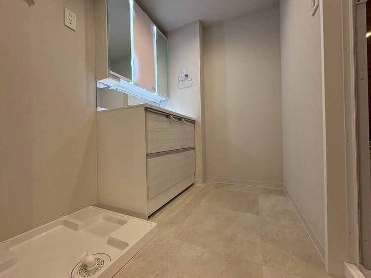 その他 十分な広さの脱衣所。