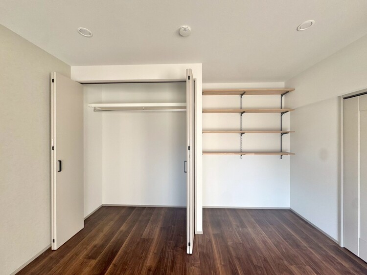 その他 収納スペースが付いていて、お部屋を広く使っていただけます。