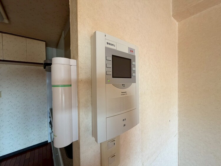 その他 誰が来てもわかる様にモニター付きインターホンを設置。