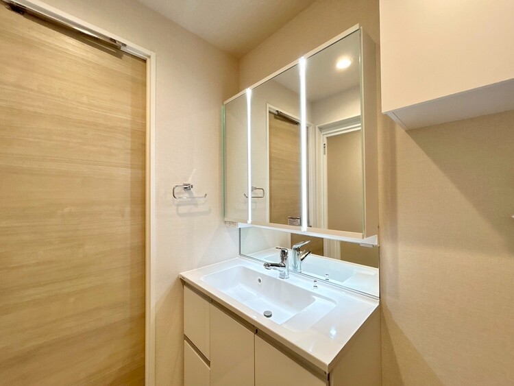 その他 清潔感を感じられる洗面化粧台。