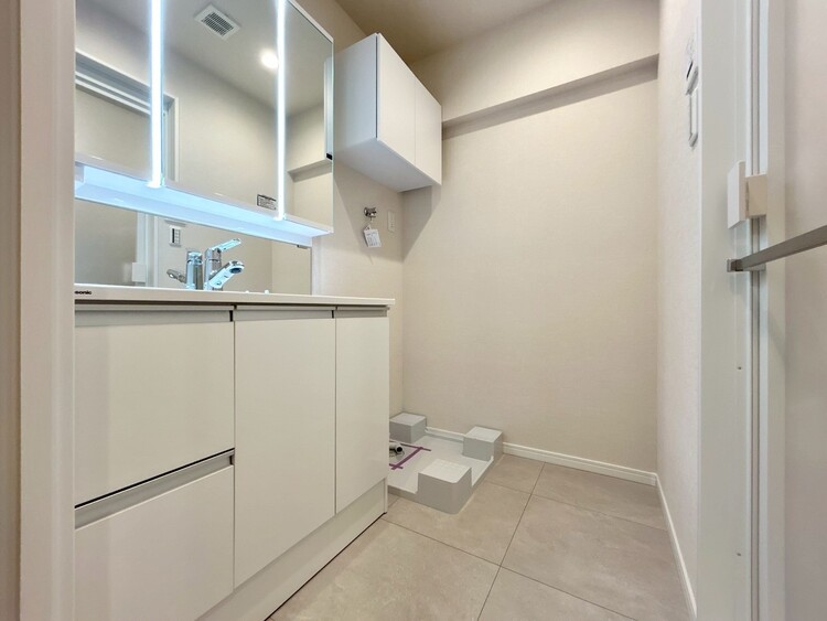 その他 十分な広さの脱衣所。