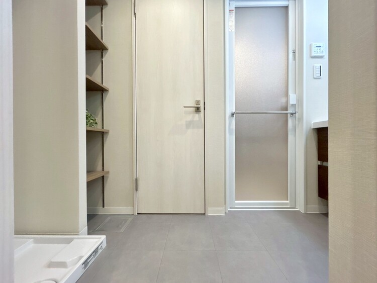 その他 十分な広さの脱衣所。