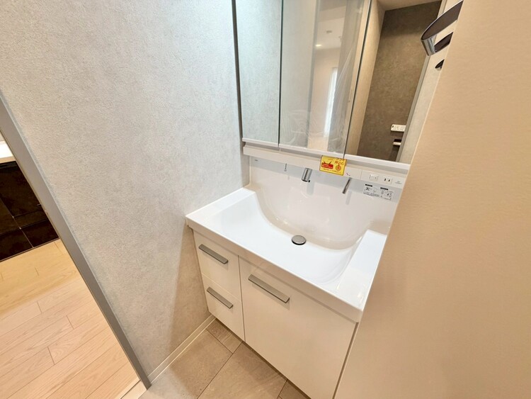 その他 清潔感を感じられる洗面化粧台。