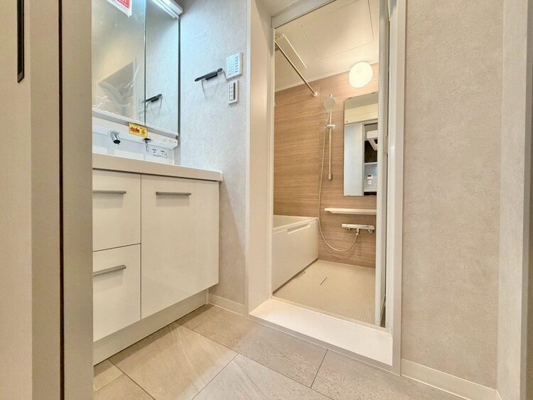 その他 十分な広さの脱衣所。