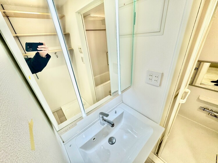 その他 清潔感を感じられる洗面化粧台。