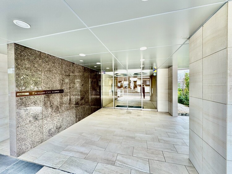 その他 上質感漂う玄関アプローチです。