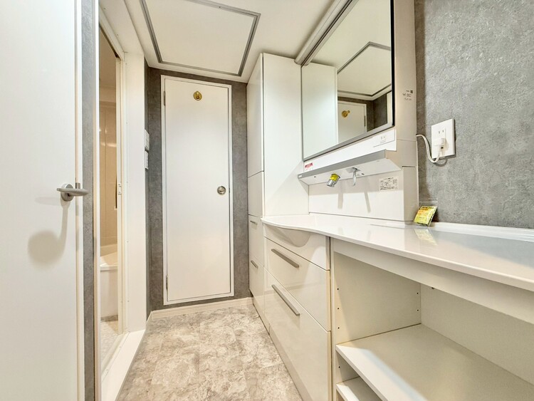 その他 十分な広さの脱衣所。