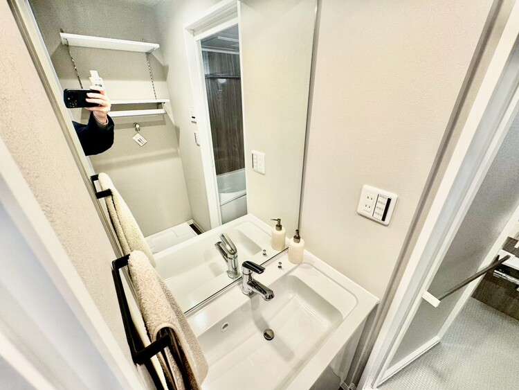 その他 清潔感を感じられる洗面化粧台。