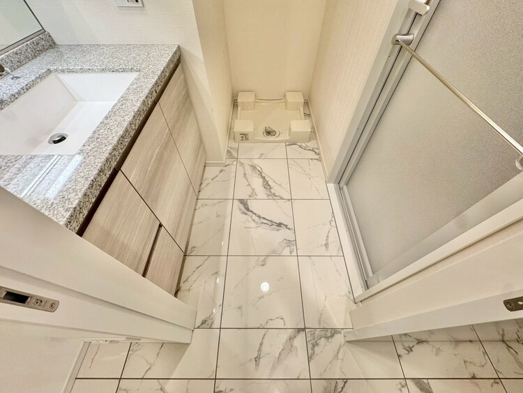 その他 十分な広さの脱衣所。