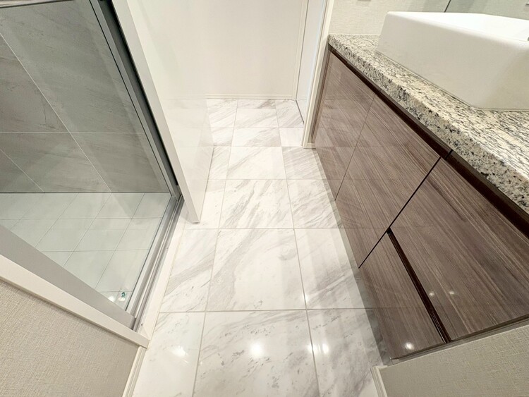 その他 十分な広さの脱衣所。